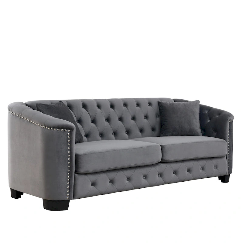 Graues samtbezogenes Chesterfield-Sofa für 3 Personen mit geknöpften Rückenlehnen und Nagelkopfverzierung